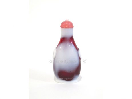 Tabatière chinoise en verre rouge rubis et blanc