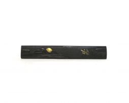 Kozuka oiseau perché sur un torii