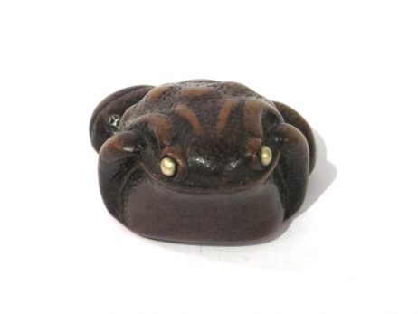 Netsuke en bois représentant un gros crapaud 2