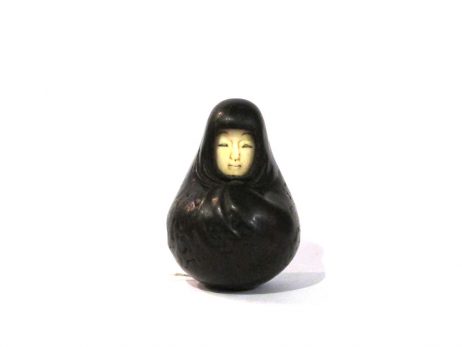 Netsuke en bois et ivoire - Onna Daruma