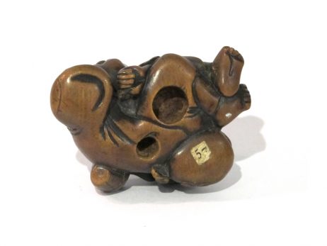 Netsuke en bois de type katabori représentant un sarumawashi 5