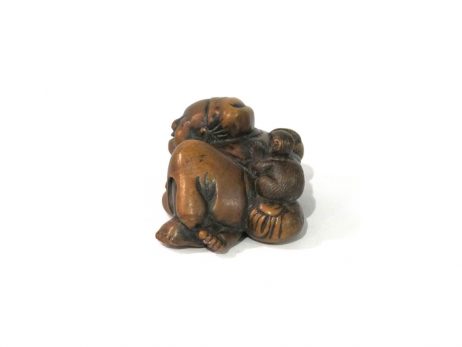 Netsuke en bois de type katabori représentant un sarumawashi 4