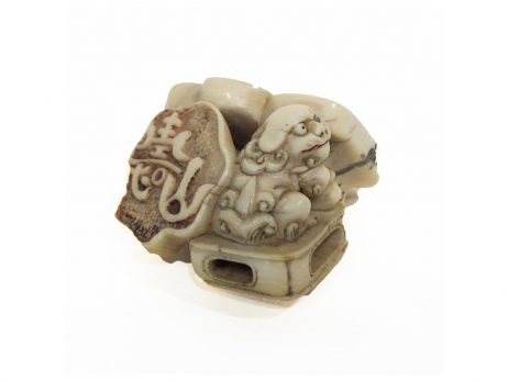 Netsuke en ivoire de type katabori