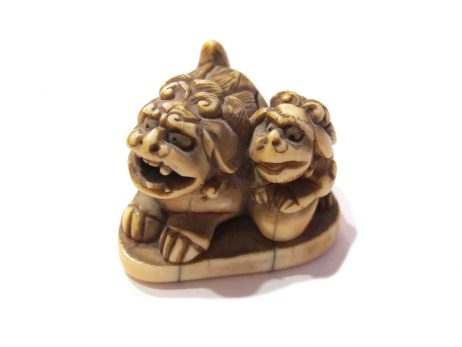 Netsuke en ivoire - Shishi et son petit