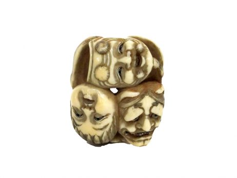 Netsuke en ivoire de type katabori