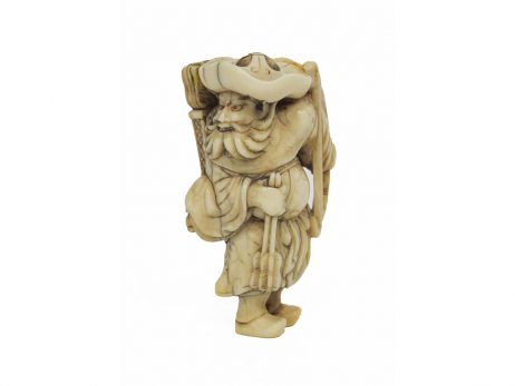 Netsuke en ivoire représentant un archer tartare tourné de trois quarts