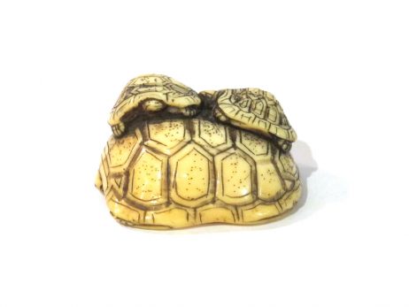 Netsuke en ivoire - Trois tortues 4