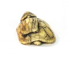 Netsuke en ivoire - Trois tortues