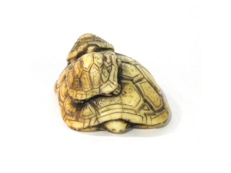 Netsuke en ivoire - Trois tortues