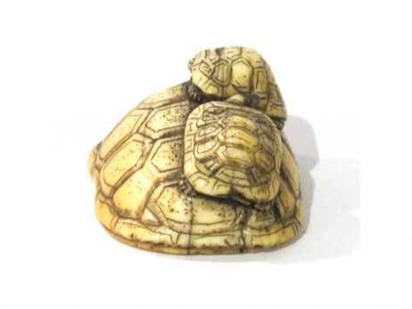 Netsuke en ivoire - Trois tortues 2