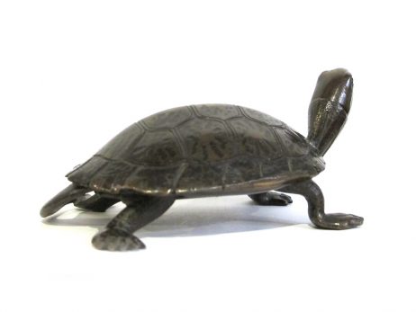 Sculpture d'une tortue en bronze 3