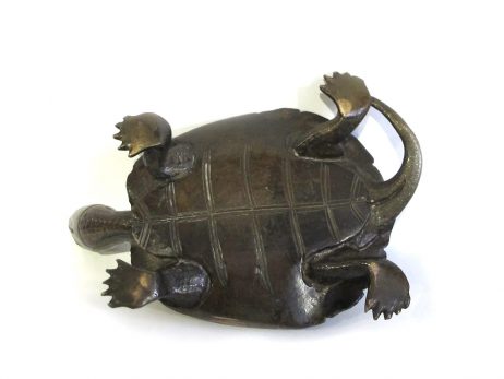 Sculpture d'une tortue en bronze 4