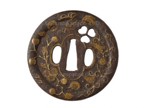 Tsuba de style Heianjo en fer - Pétales d'aoi ajourés