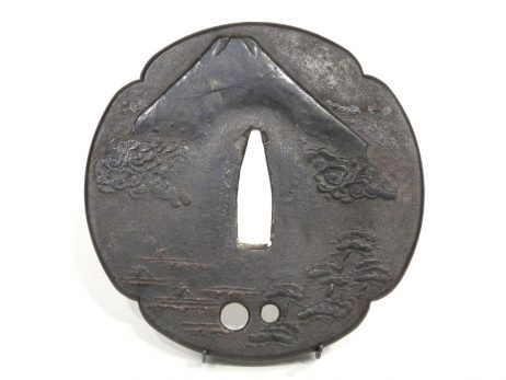 Tsuba en fer mokkogata - Mont Fuji en laque