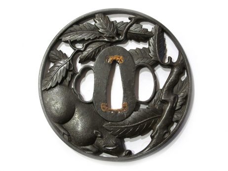 Tsuba en fer marugata - Sanglier tapi sous les chenes 2