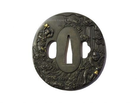 Tsuba en shibuichi nagamarugata - Ragyo sous une cascade et Kannon sur un nuage