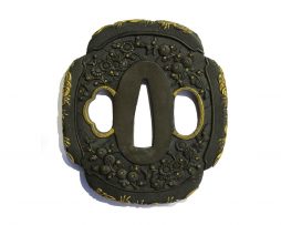 Tsuba en shakudo mokkogata - Chrysanthemes, fleurs et dragons