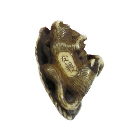 Netsuke aigle avec un loup dans ses serres