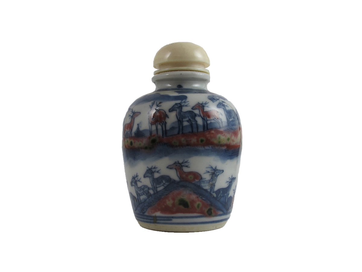 青花釉里红鹿图瓷鼻烟壶- Art de la Chine et du Japon - Espace 4 青花釉里红鹿图瓷鼻烟壶- Art de la Chine et du Japon - Espace 4